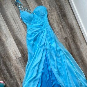 Tony Bowls Evening blue gown with jewels